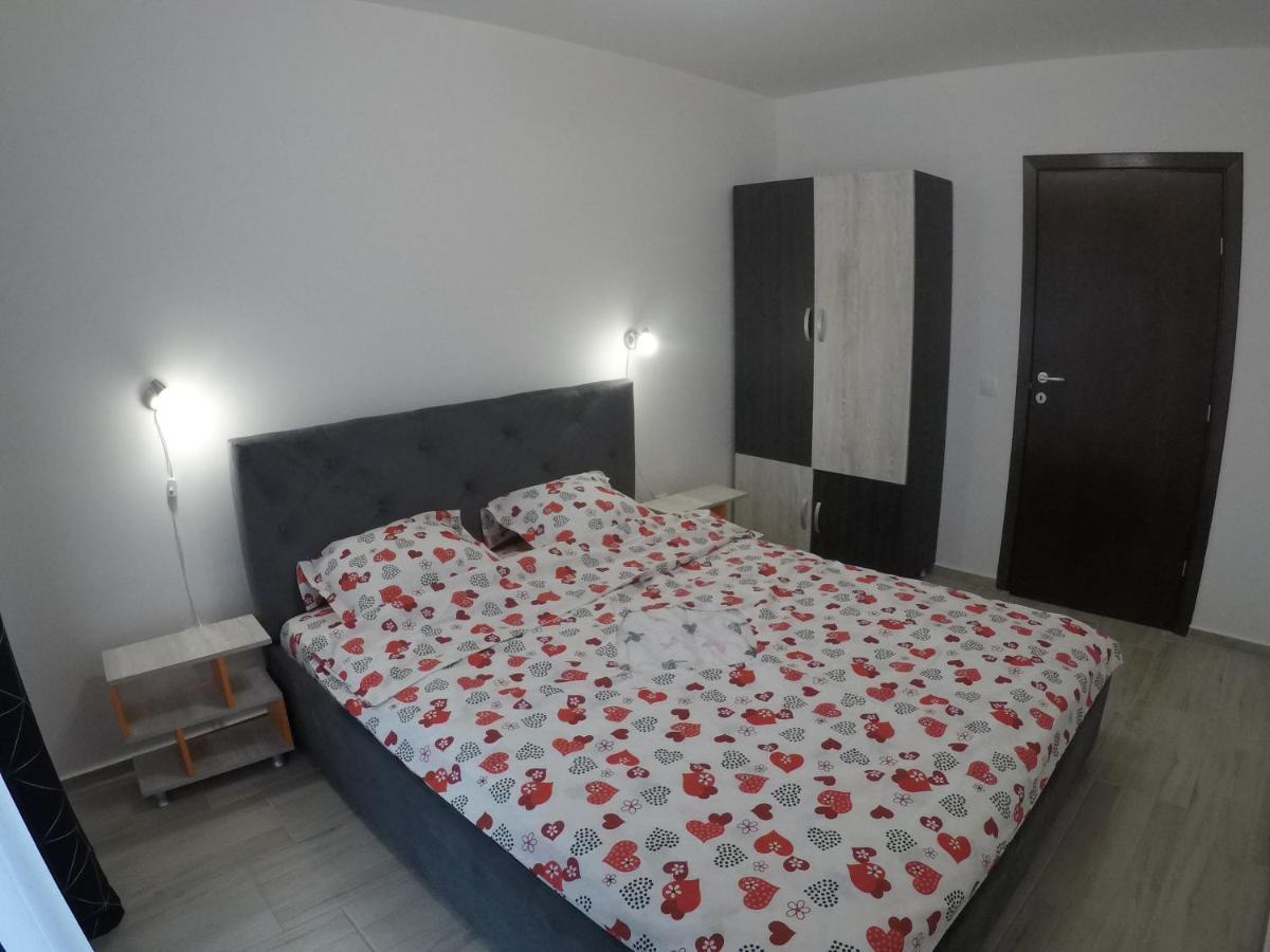 Ama Apartament Cu Terasa 50 Mp & Parcare Brasov Bagian luar foto