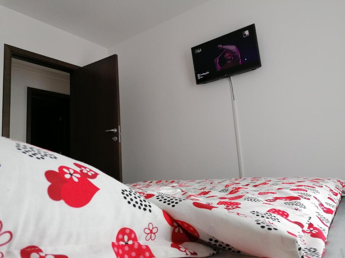 Ama Apartament Cu Terasa 50 Mp & Parcare Brasov Bagian luar foto