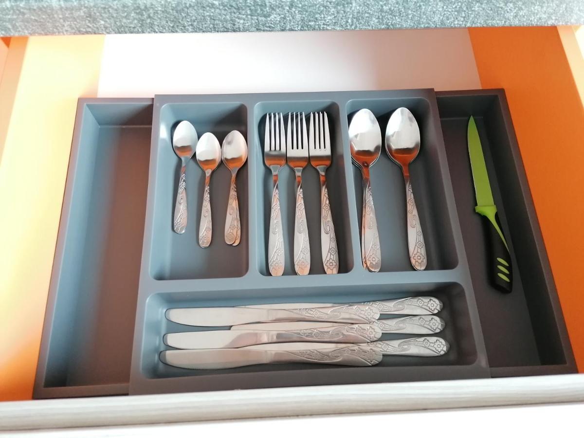 Ama Apartament Cu Terasa 50 Mp & Parcare Brasov Bagian luar foto