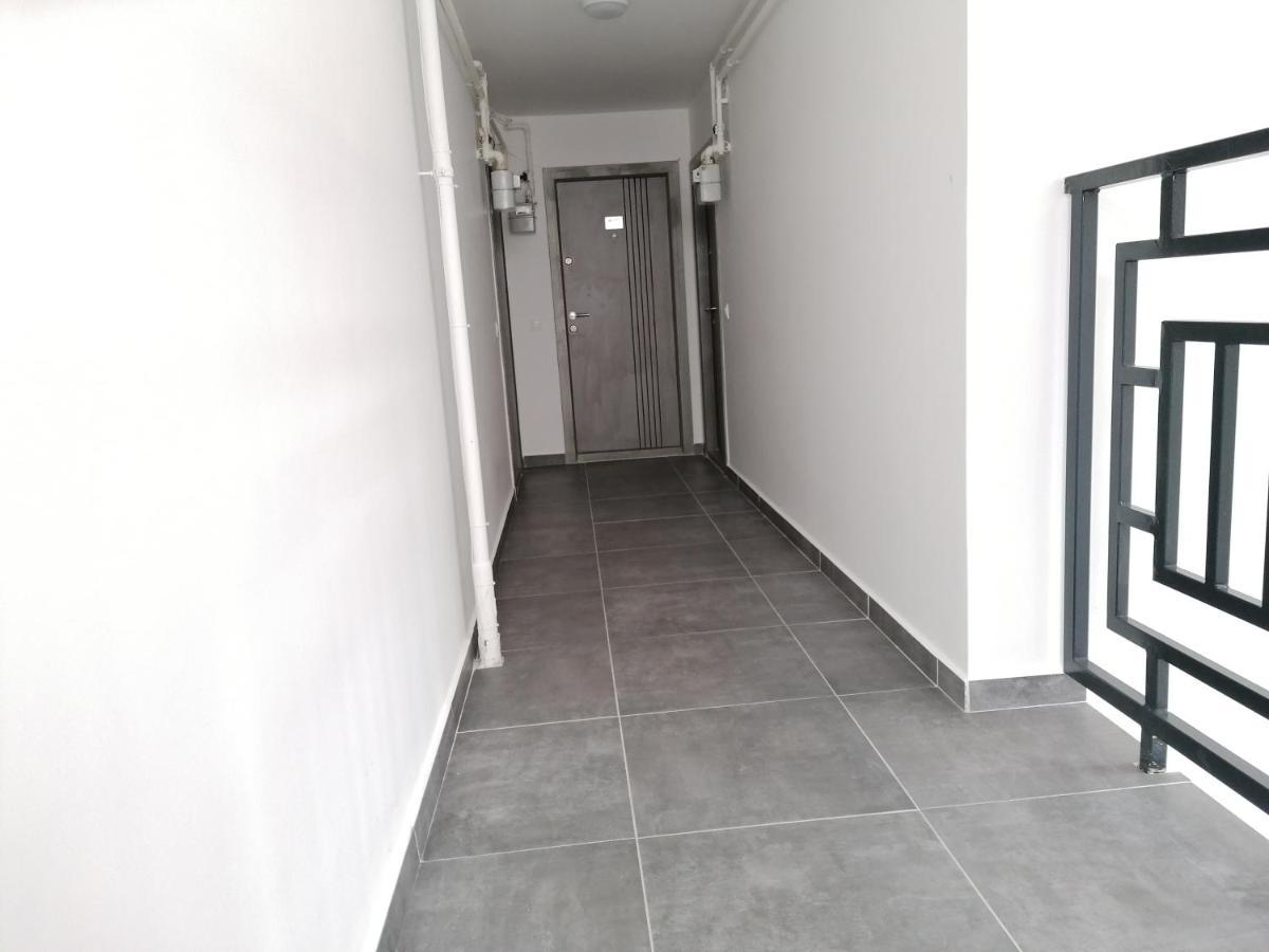 Ama Apartament Cu Terasa 50 Mp & Parcare Brasov Bagian luar foto