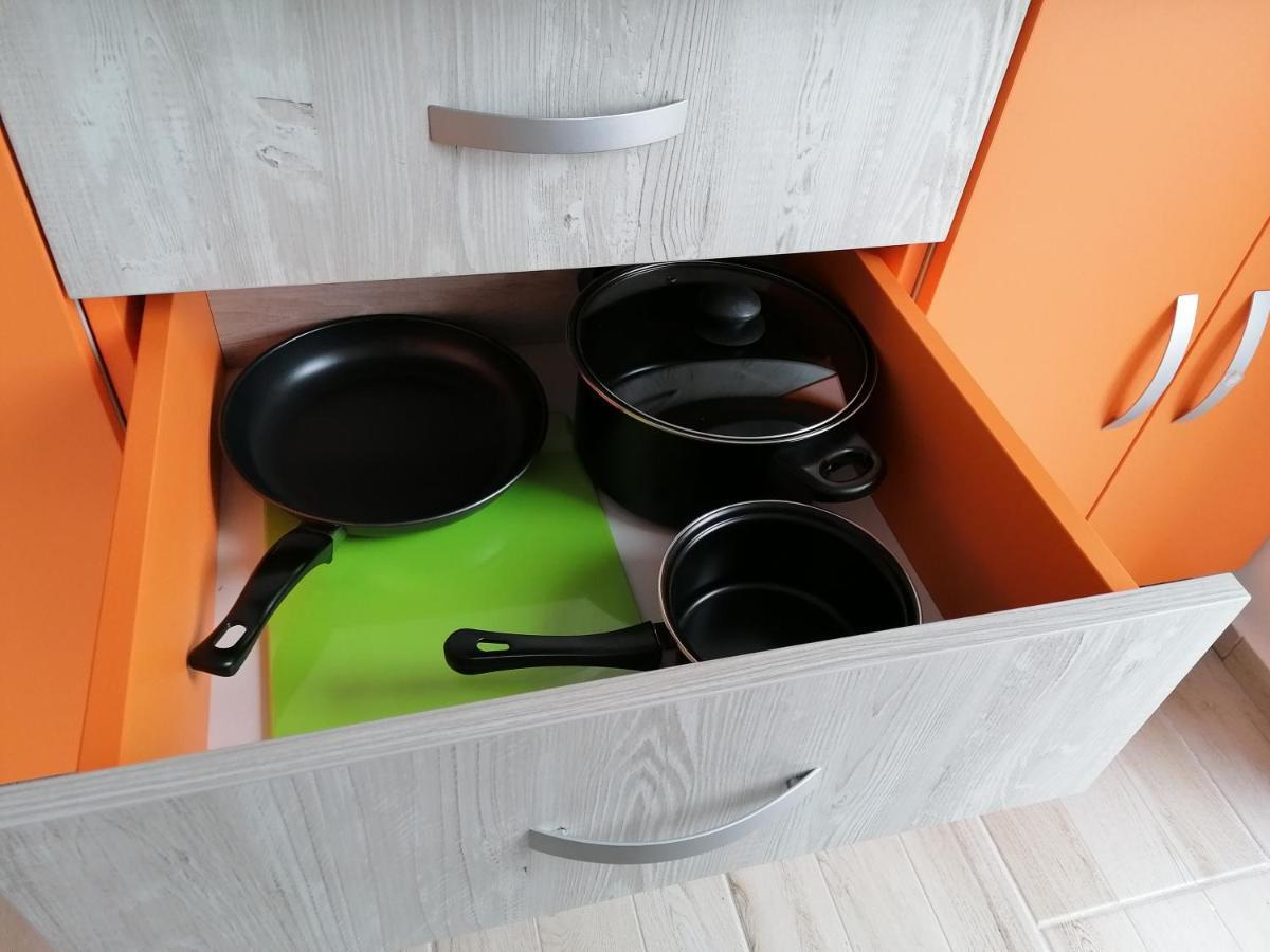 Ama Apartament Cu Terasa 50 Mp & Parcare Brasov Bagian luar foto