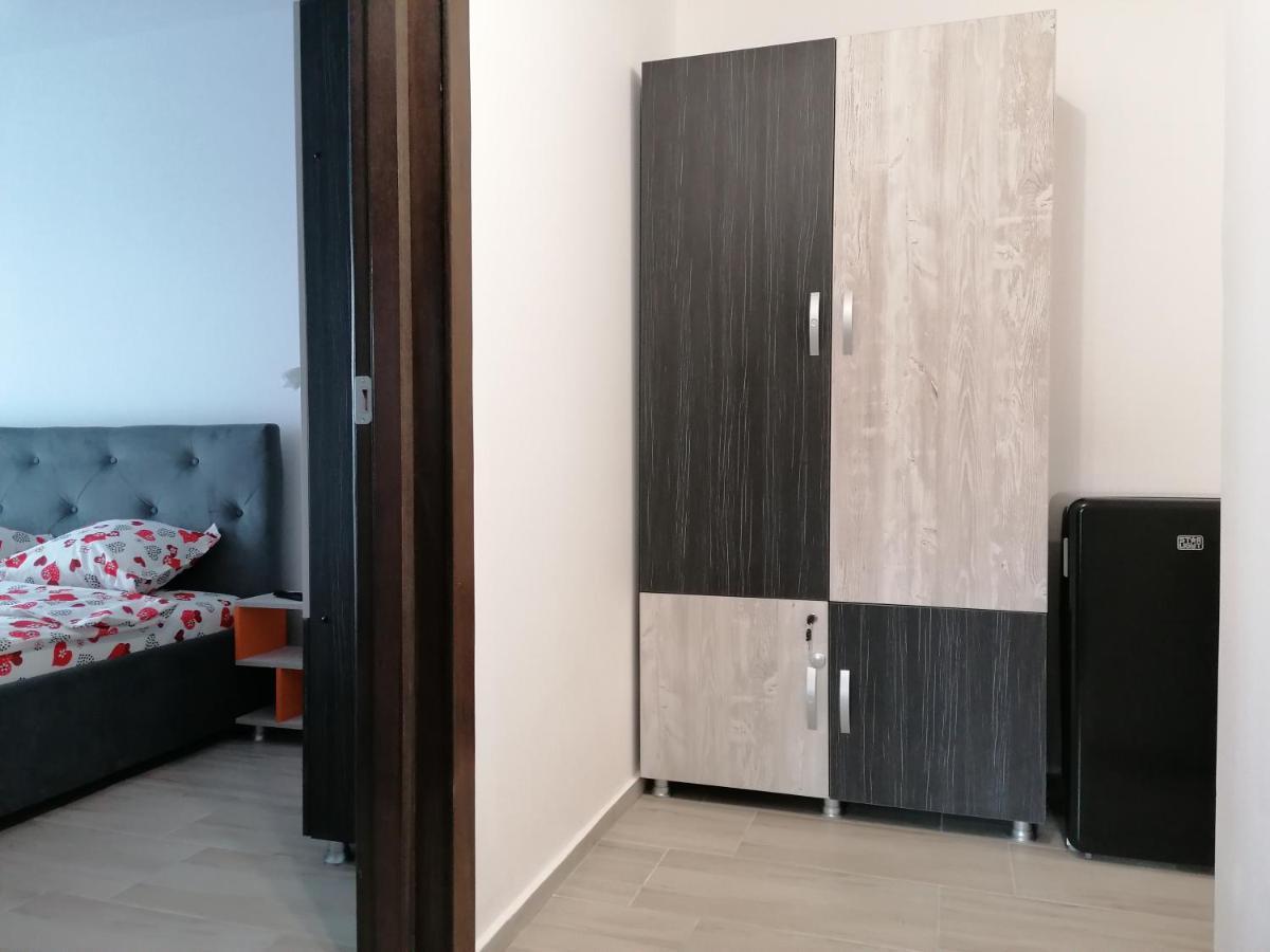 Ama Apartament Cu Terasa 50 Mp & Parcare Brasov Bagian luar foto
