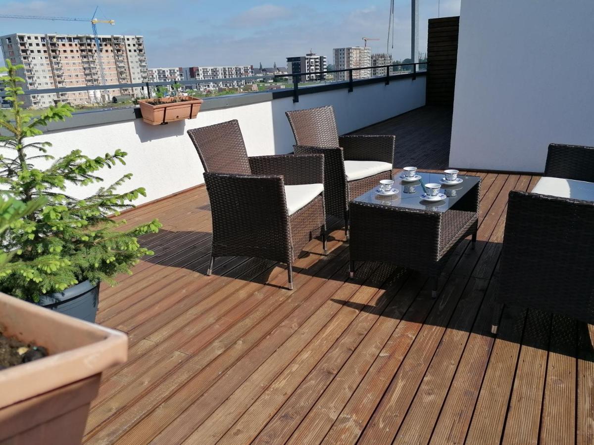 Ama Apartament Cu Terasa 50 Mp & Parcare Brasov Bagian luar foto