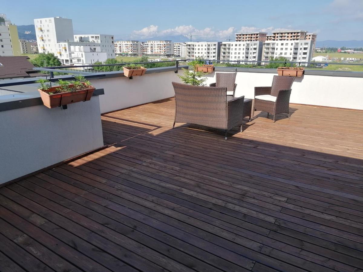 Ama Apartament Cu Terasa 50 Mp & Parcare Brasov Bagian luar foto