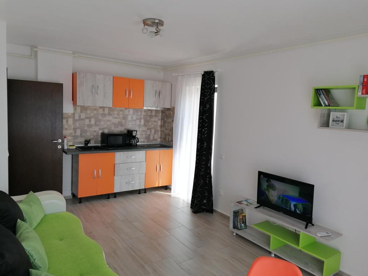 Ama Apartament Cu Terasa 50 Mp & Parcare Brasov Bagian luar foto