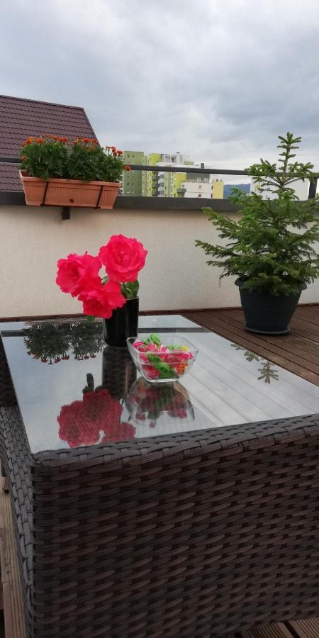 Ama Apartament Cu Terasa 50 Mp & Parcare Brasov Bagian luar foto