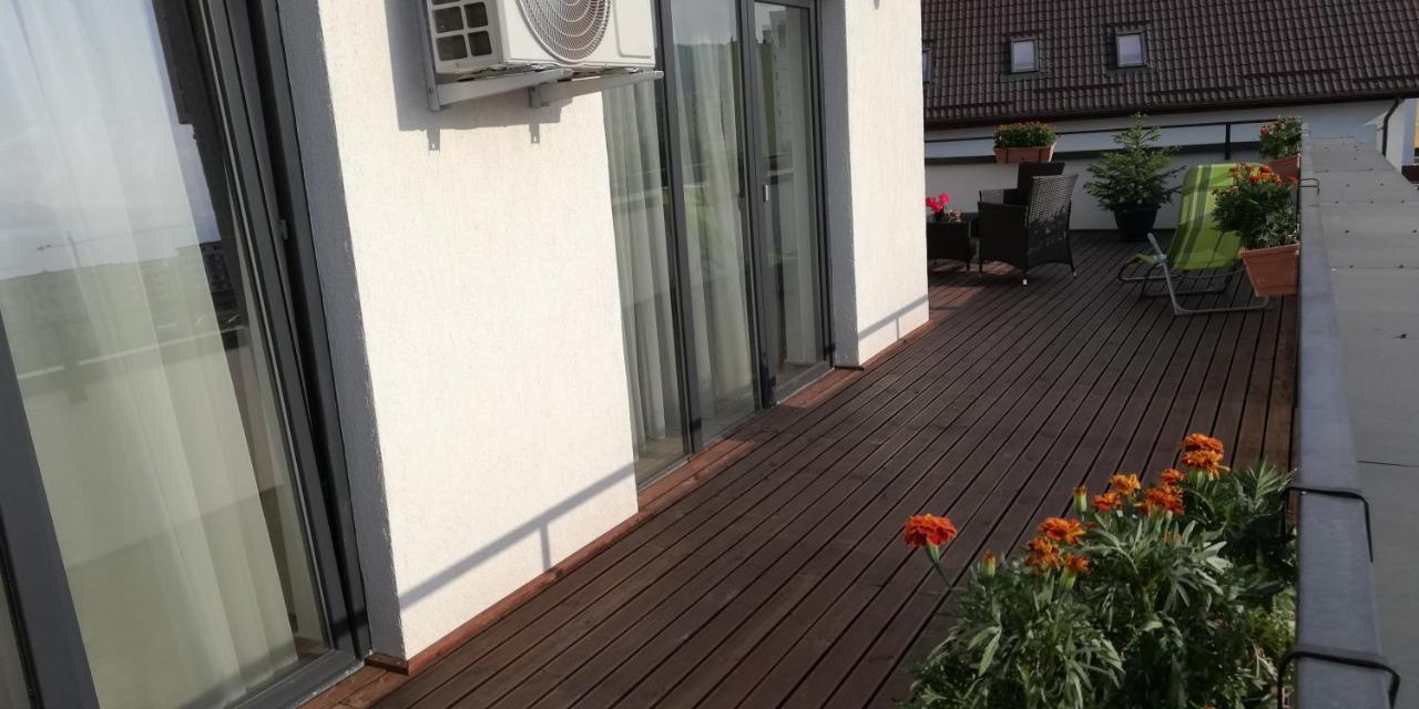 Ama Apartament Cu Terasa 50 Mp & Parcare Brasov Bagian luar foto
