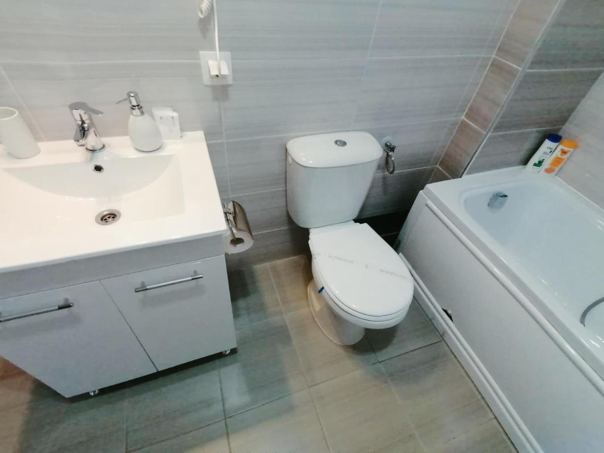 Ama Apartament Cu Terasa 50 Mp & Parcare Brasov Bagian luar foto
